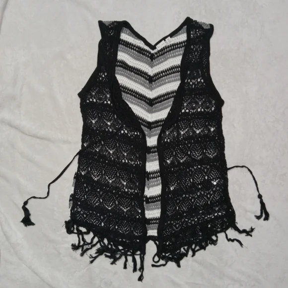Cato Crochet Knit Front Tie Cover Up Fringe Vest sz Medium - Picture 8 of 8